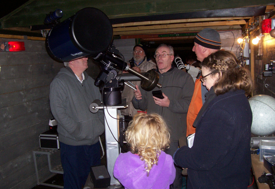 Demonstrating the Ten Inch reflector telescope